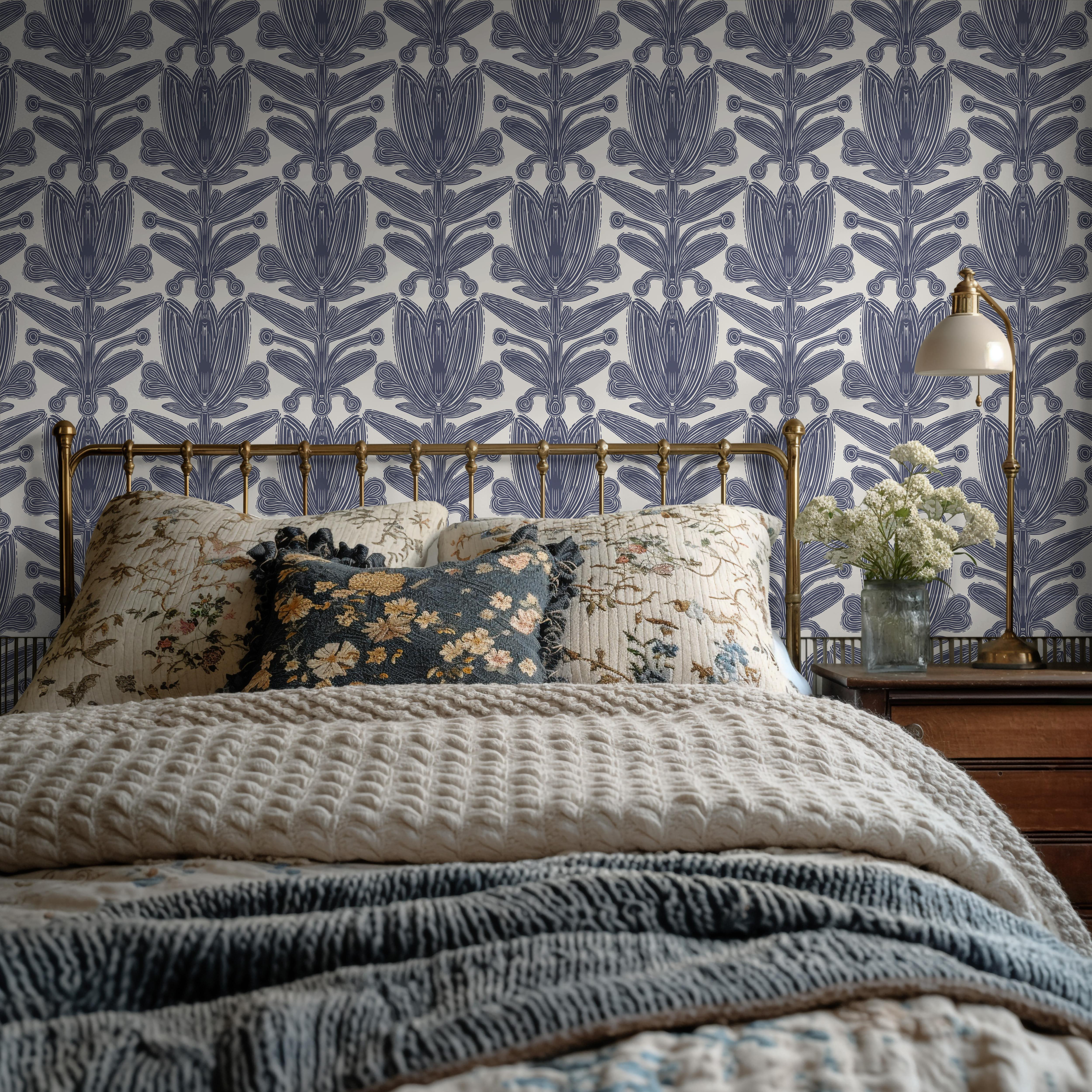 Wallpaper 1954: Elegant blue and white wallpaper featuring a vintage-inspired floral design with intricate hand-drawn botanical elements, perfect for classic and farmhouse bedroom decor.