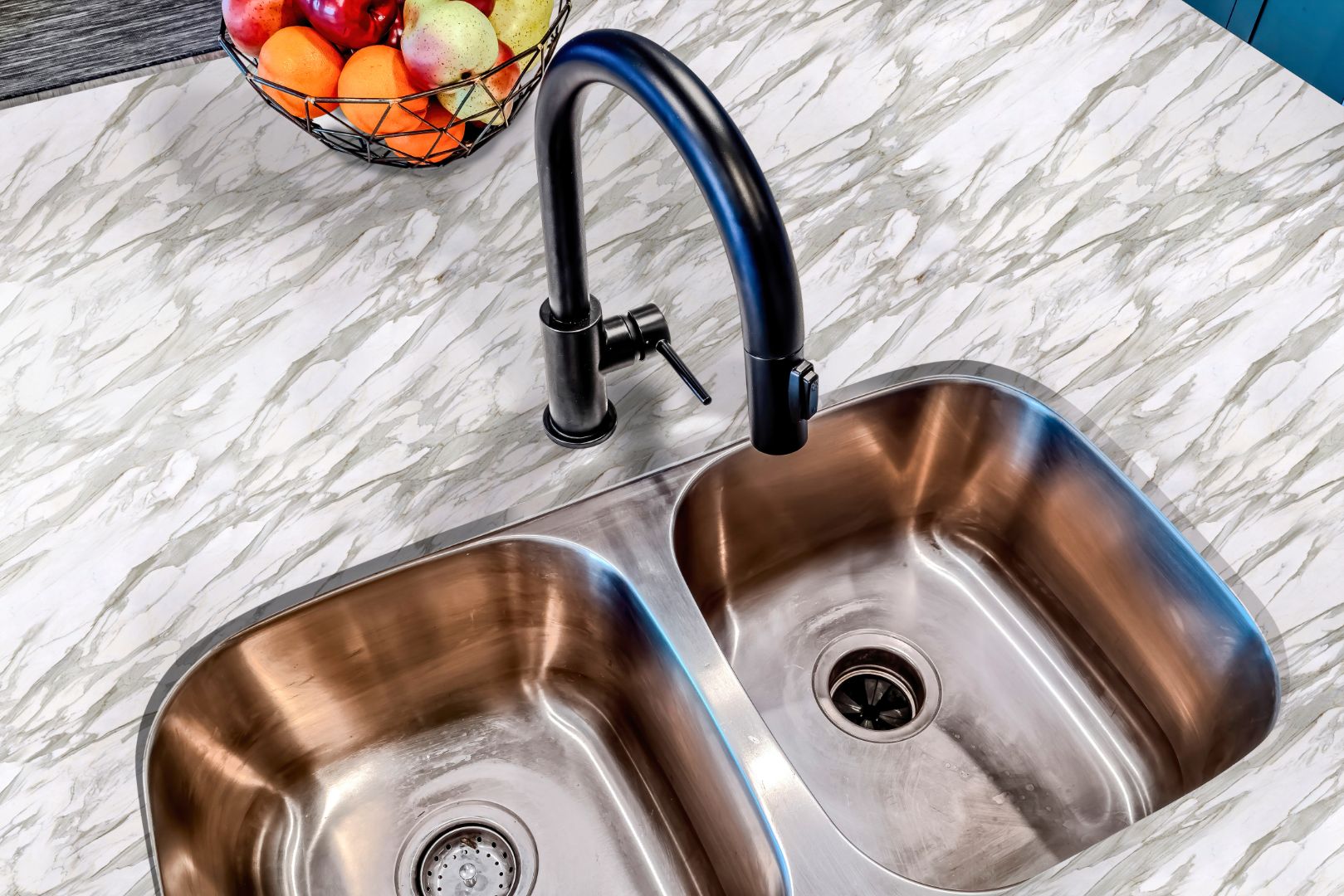 Countertop 42: A high-quality marble-patterned paper featuring a realistic white and gray stone texture, ideal for modern and luxurious interior design.