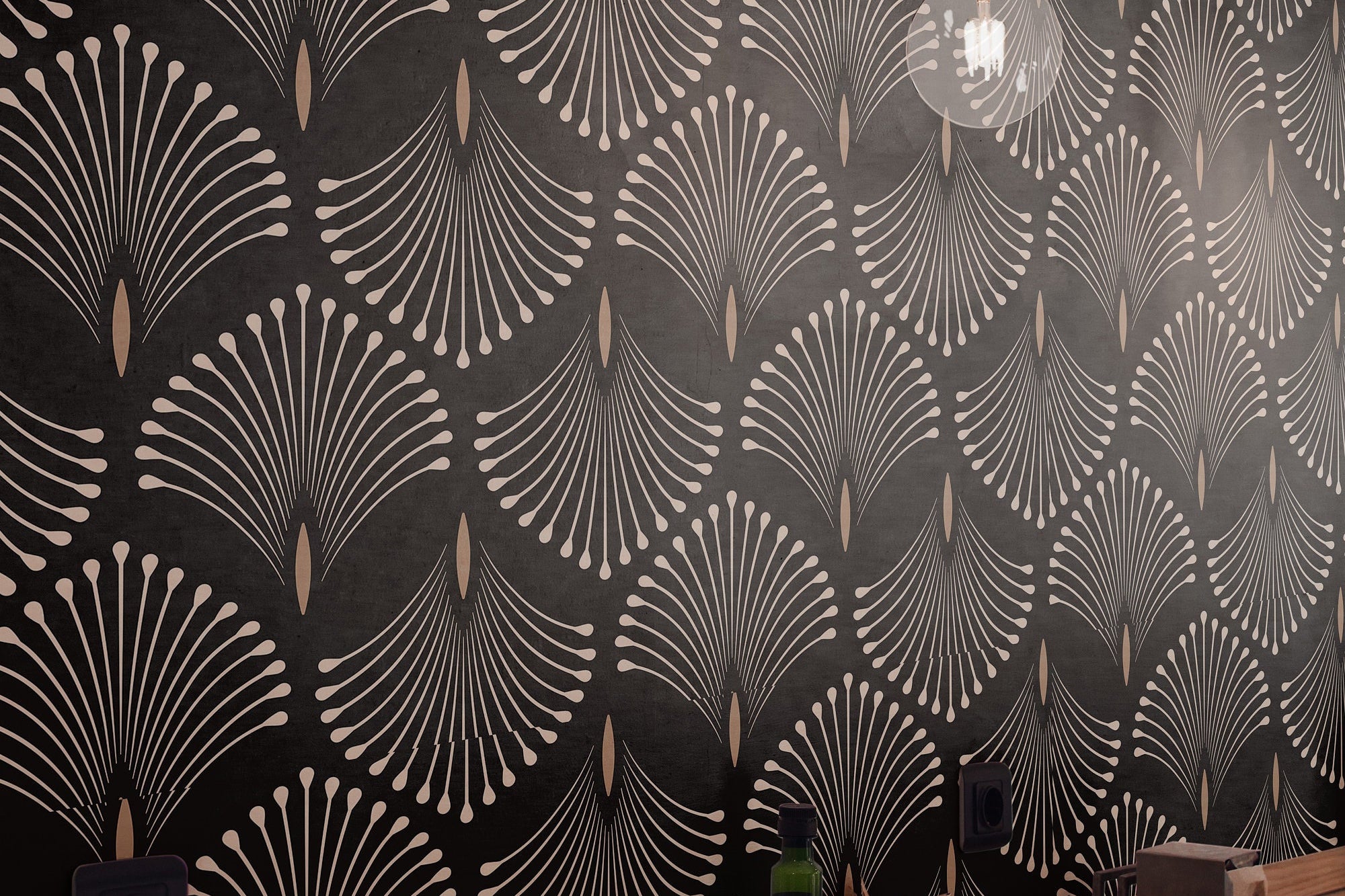 Wallpaper 1170a: Modern cafe counter with dramatic black wallpaper featuring a repeating fanburst pattern in soft beige lines, lit by a single hanging bulb.