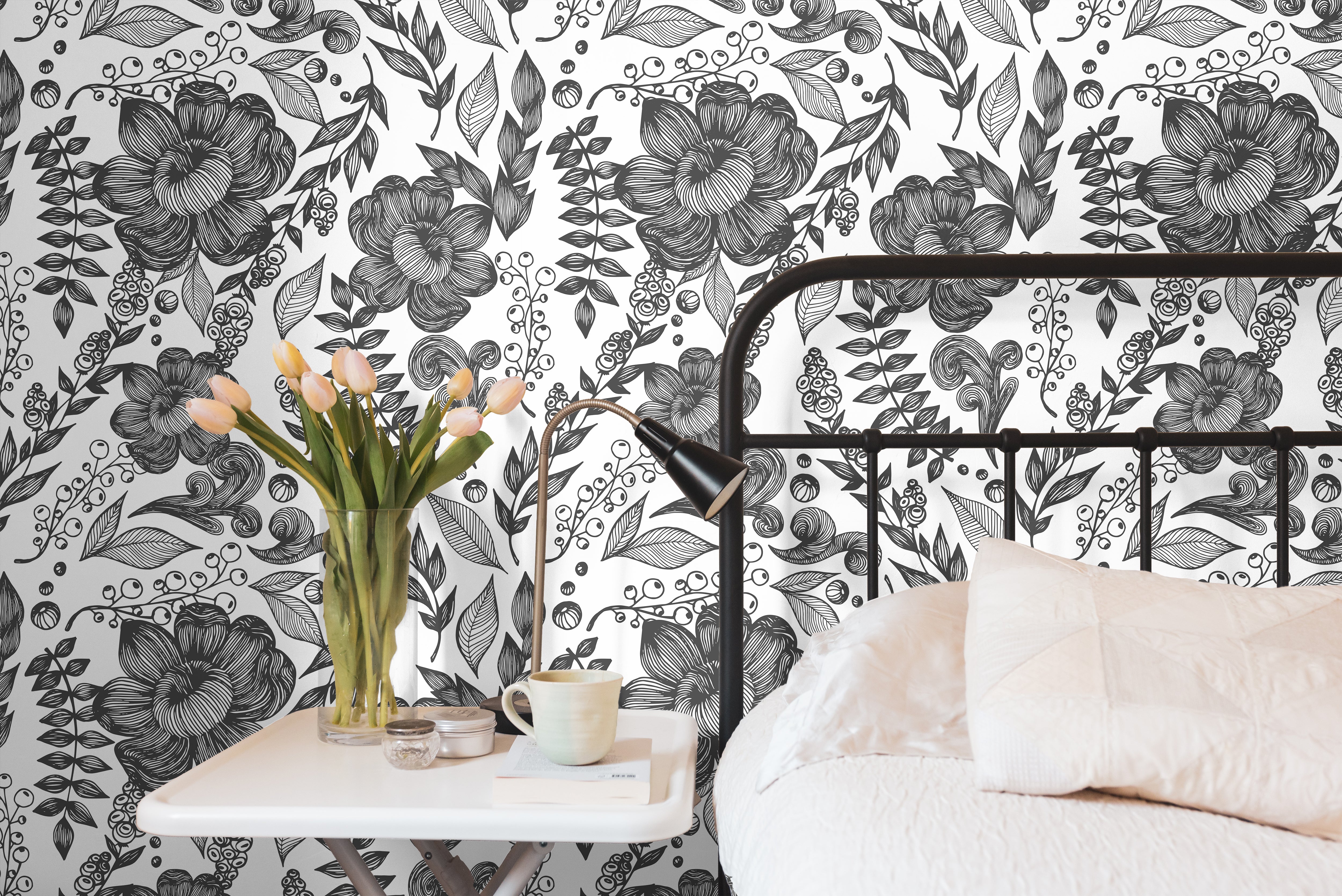 black and white floral wallpaper with bold sketch lines 3597
