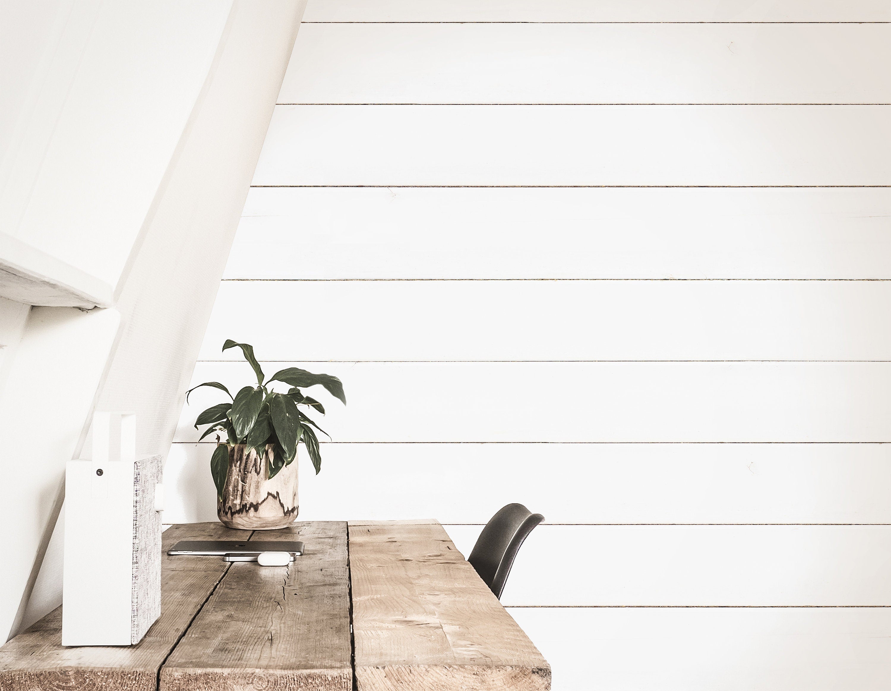 Wallpaper 3820: A bright and airy interior with white shiplap paneling, creating a rustic yet modern farmhouse aesthetic. A wooden desk, greenery, and soft natural light add warmth to the space.